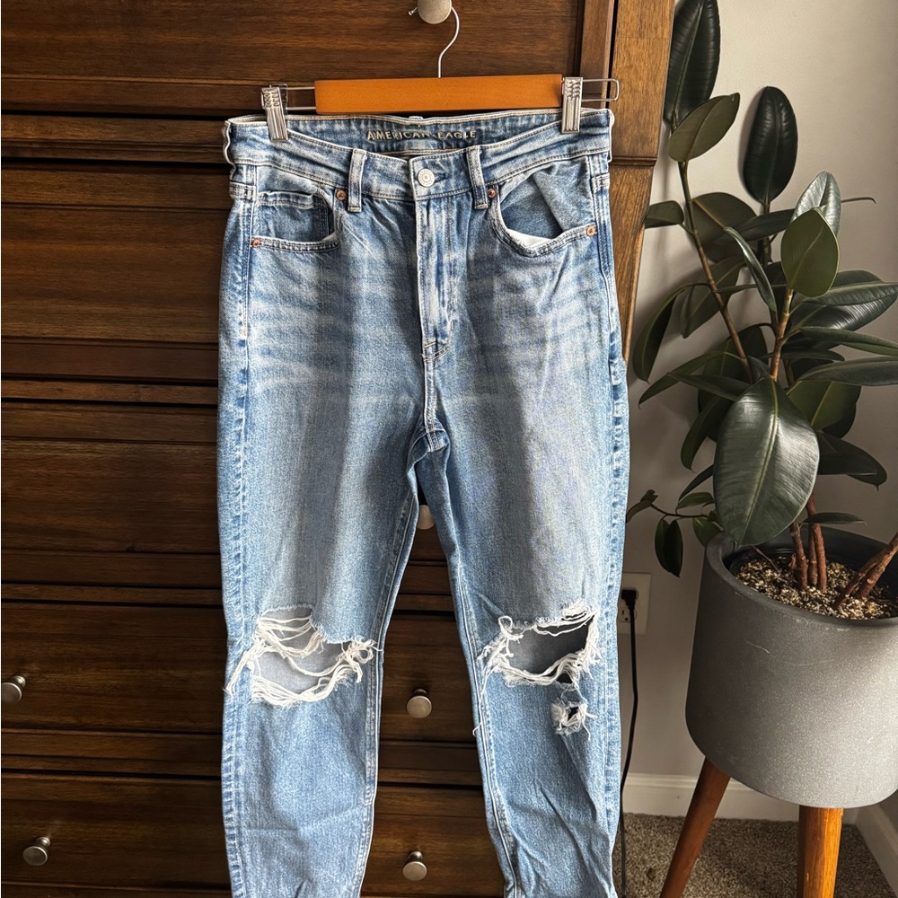 American Eagle Outfitters Light Wash Ripped Boyfriend Jeans